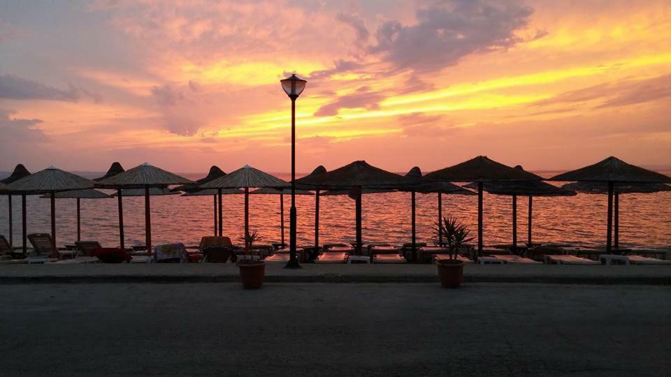 Sunset Hotel เนโอสมาร์มาราส ภายนอก รูปภาพ