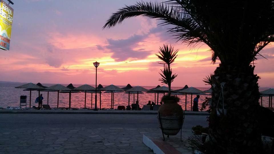 Sunset Hotel เนโอสมาร์มาราส ภายนอก รูปภาพ